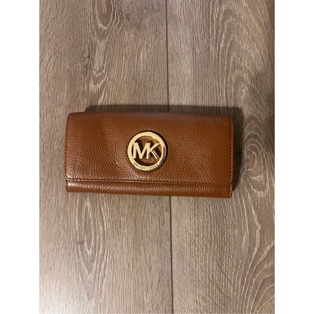 Michael Kors Fulton Carryall Leather Wallet Camel Brown Gold Hardware Classic